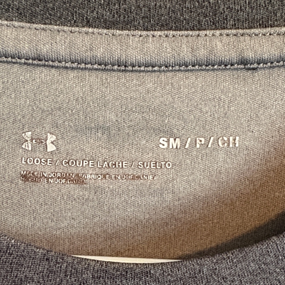 🍂3 for $15🍂Under Armour Men’s Long Sleeve Loose Fit Performance Shirt Light Gray - Picture 2 of 6